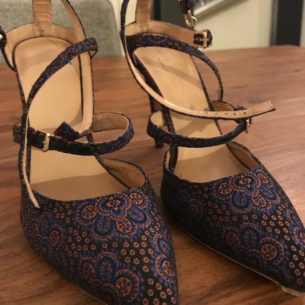 Vero Cuoiu Club Monaco Three Strap Heels Size 36
